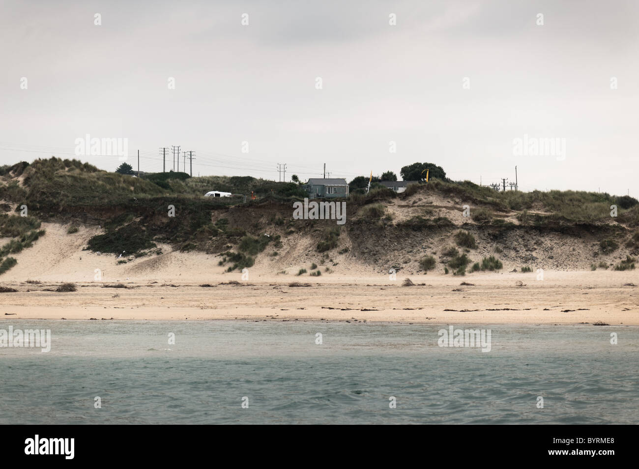 Ein Haus zwischen den Dünen in der Towans, Hayle in Cornwall Stockfoto