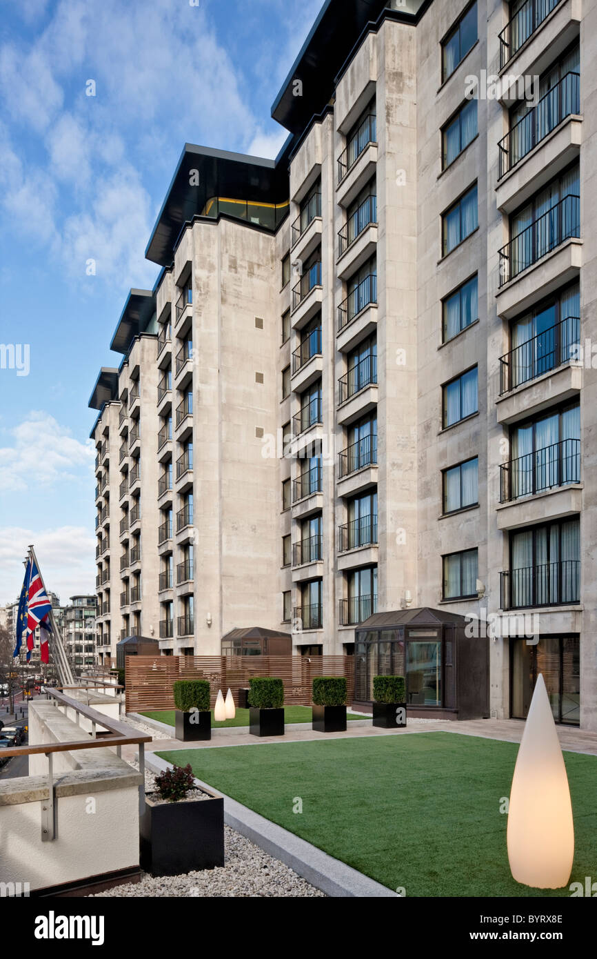 Four Seasons Hotel London at Park Lane. Im Jahr 2011 eröffnet wieder. Stockfoto