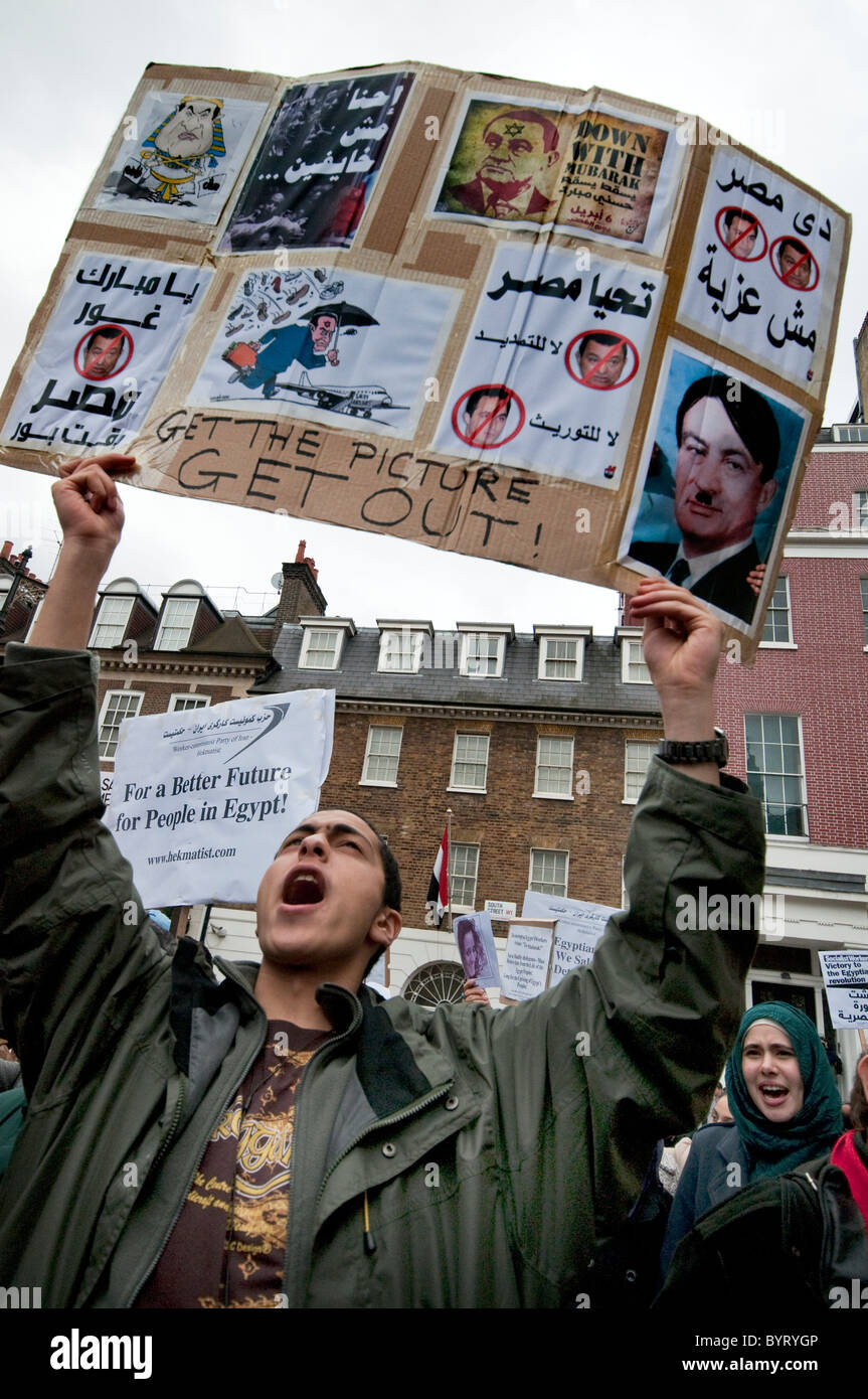 Ägyptische Gemeinschaft in Großbritannien protestiert während der Revolution gegen Mubarak an ägyptische Botschaft Februar 2011 Stockfoto