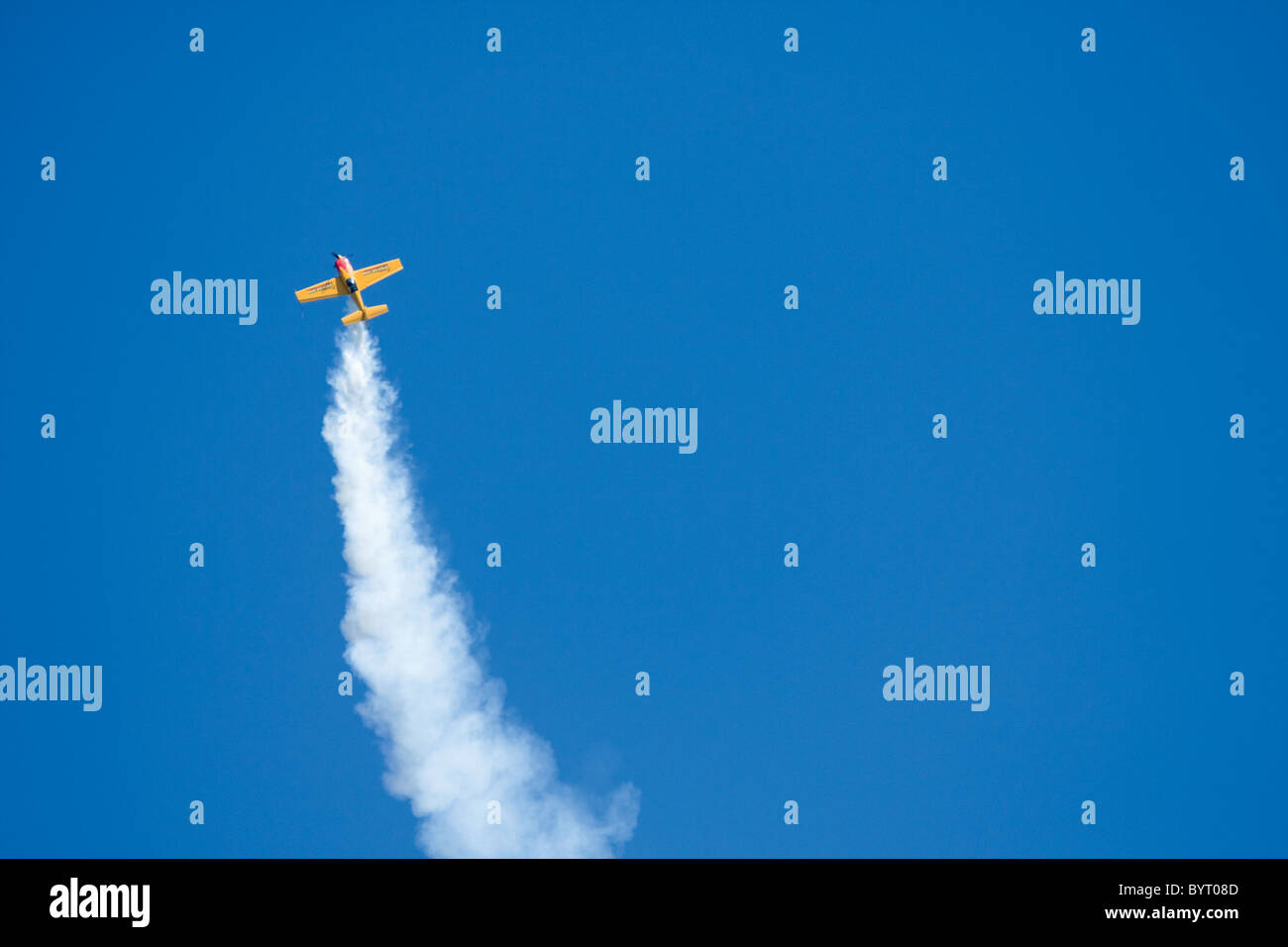 Gijón, Asturien, Spanien. Internationales Luftfestival, über dem Strand von San Lorenzo, dem repräsentativsten des Landes. Stockfoto