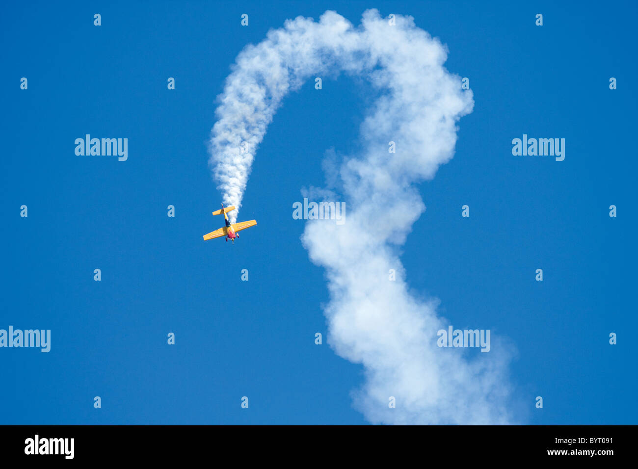 Gijón, Asturien, Spanien. Internationales Luftfestival, über dem Strand von San Lorenzo, dem repräsentativsten des Landes. Stockfoto