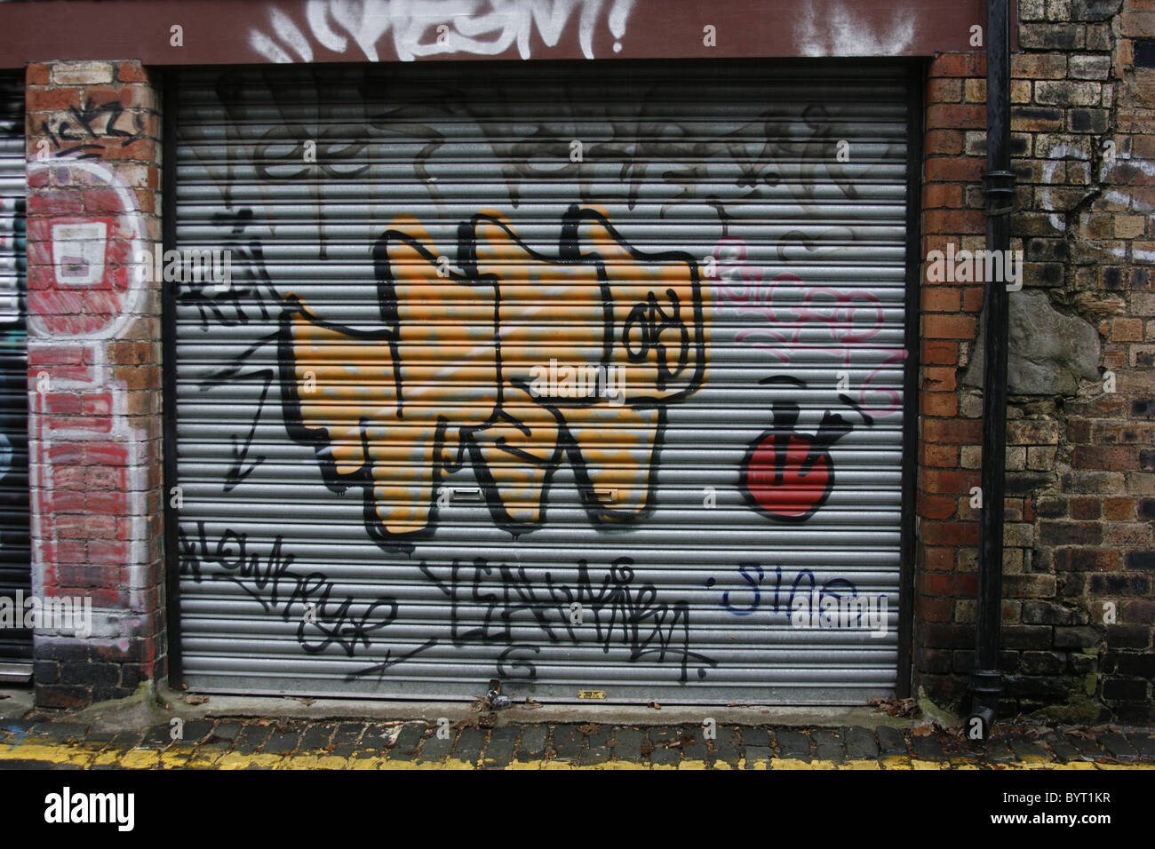 Kunstwerk garagentor -Fotos und -Bildmaterial in hoher Auflösung – Alamy