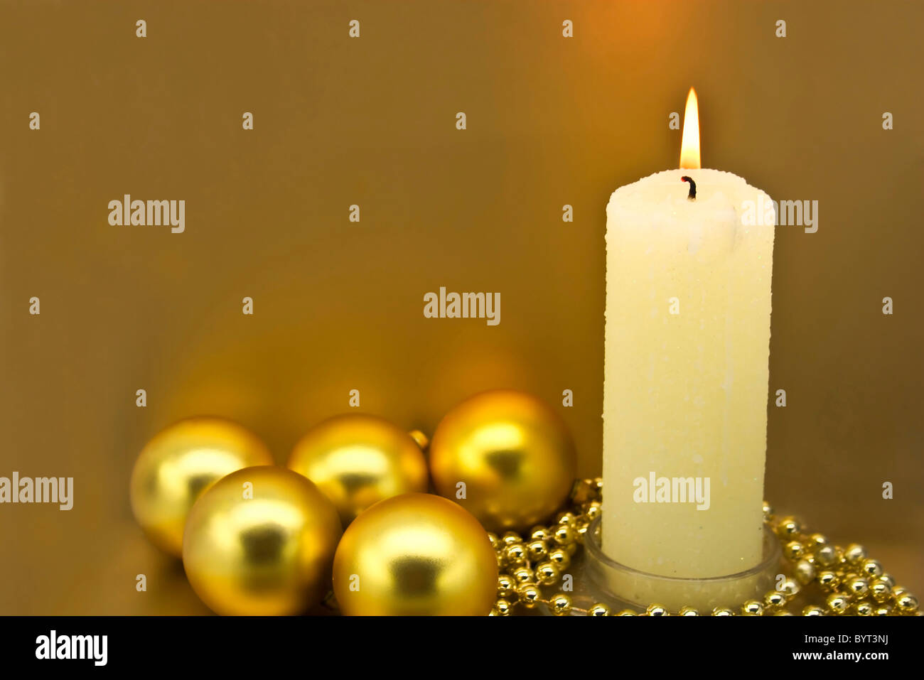 Weihnachtskarte mit Christbaumschmuck-Glückwunsch Stockfoto