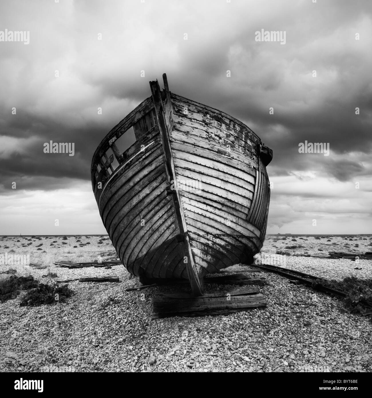 Verlassene Boot, Dungeness, Kent, England, UK Stockfoto