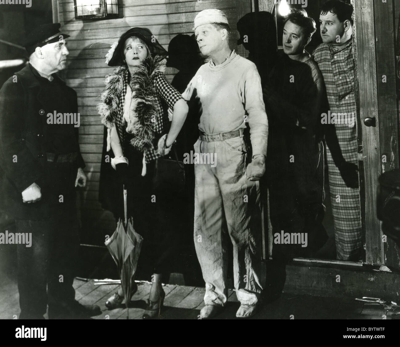 LAUREL und HARDY U.S. Film Komödie paar mit Oliver Hardy ganz rechts neben Stan Laurel Stockfoto