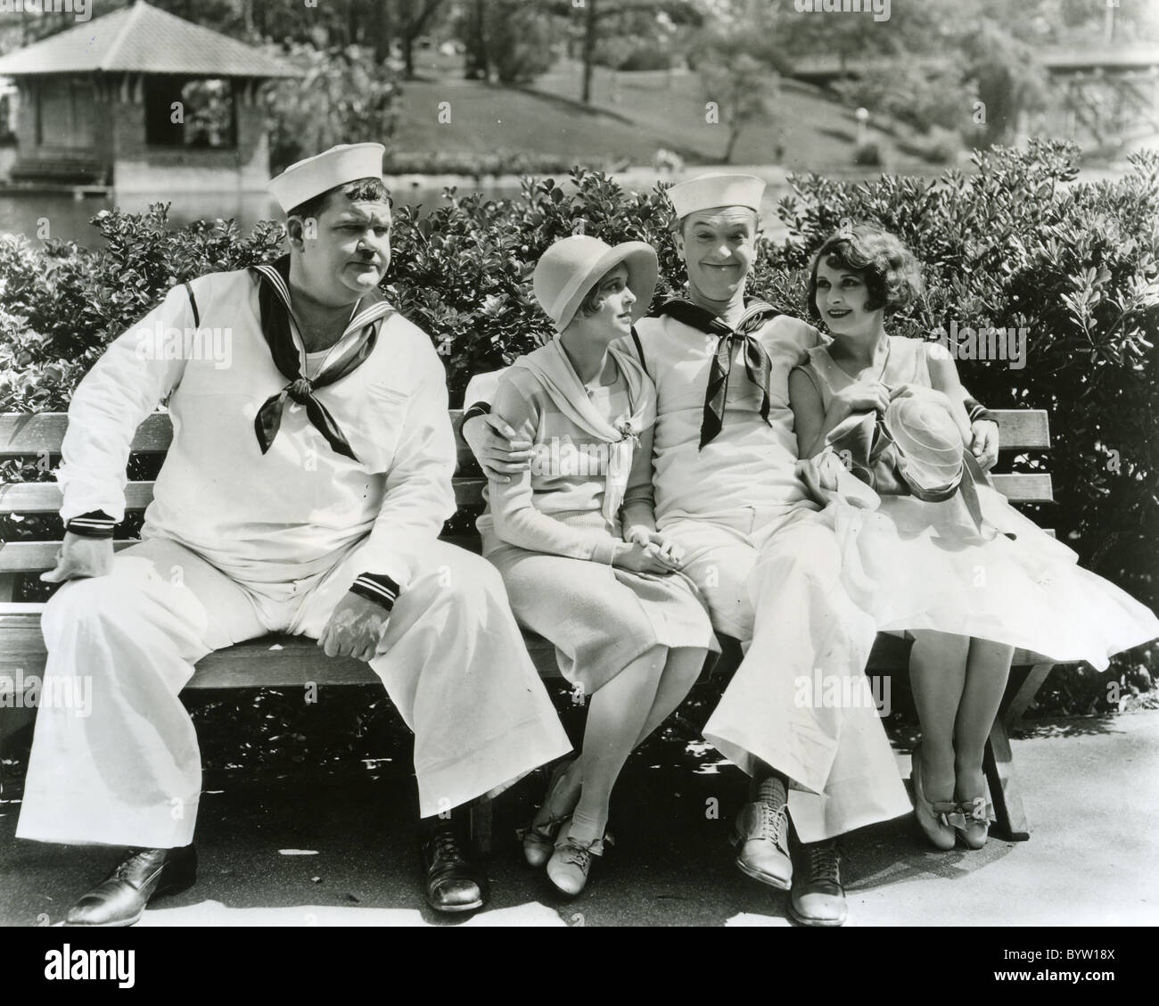 Männer O'WAR 1929 Hal Roach/MGM Film mit von links: Anne Cornwall, Stan Laurel, Oliver Hardy und Gloria Greer Stockfoto
