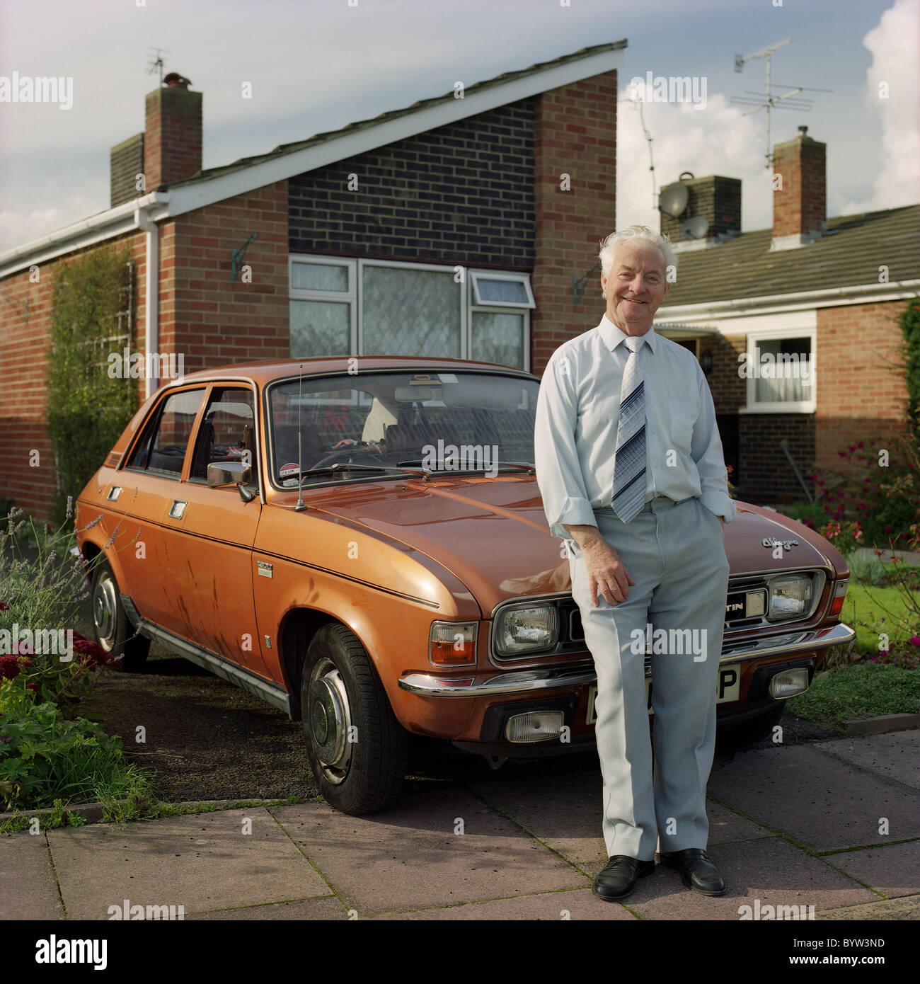 1970er Jahren Austin Allegro und Besitzer, Worthing, West Sussex, UK Stockfoto