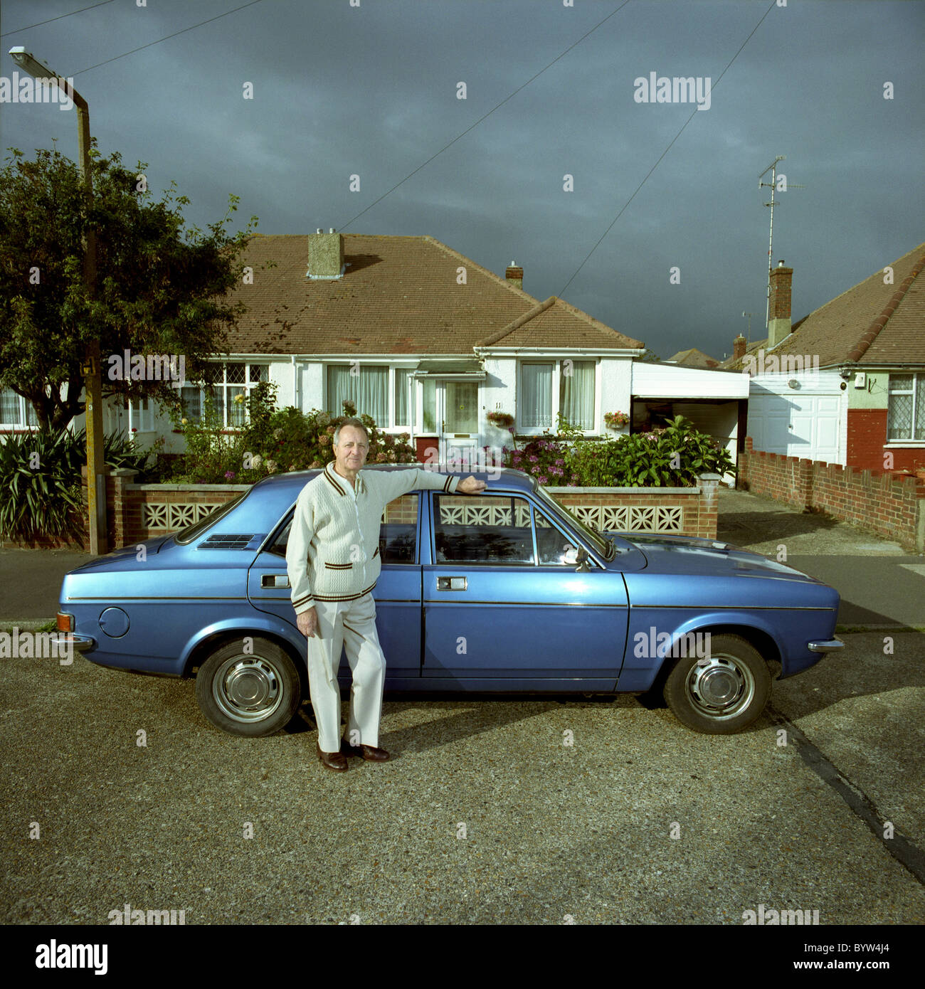 1970er Jahren Morris Marina und Eigentümer, Lancing, West Sussex, UK Stockfoto