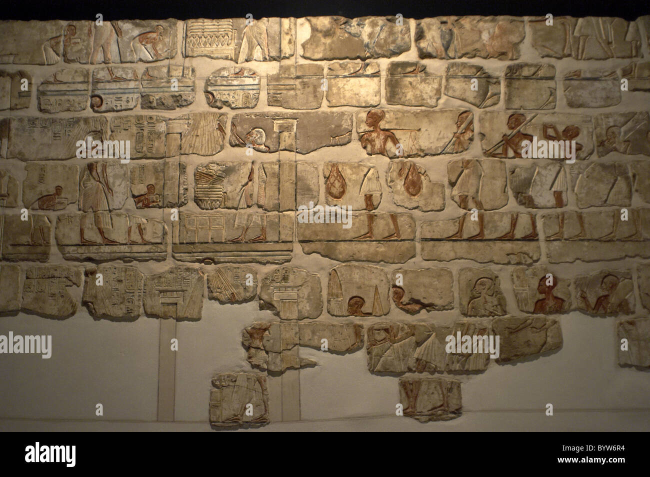 Ägyptische Kunst. Talatat Wände aus dem Tempel von Amenophis IV. Lagerung von Gütern im Tempel. Ägypten. Stockfoto