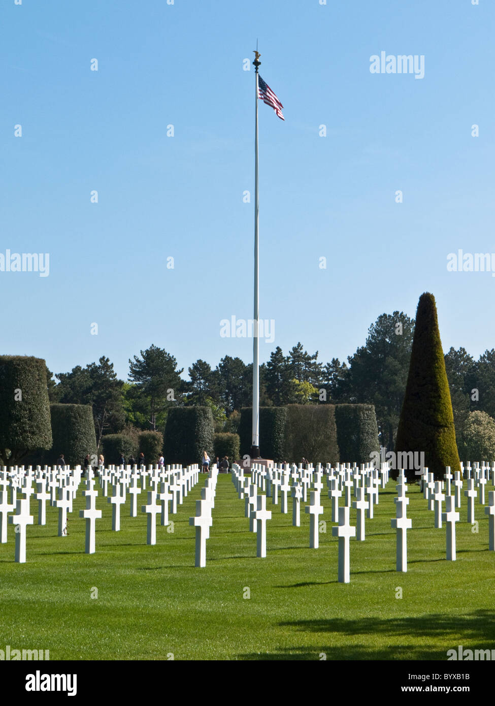 Reihen von Gräbern an der amerikanische Soldatenfriedhof, Omaha Beach in der Normandie, Frankreich Stockfoto