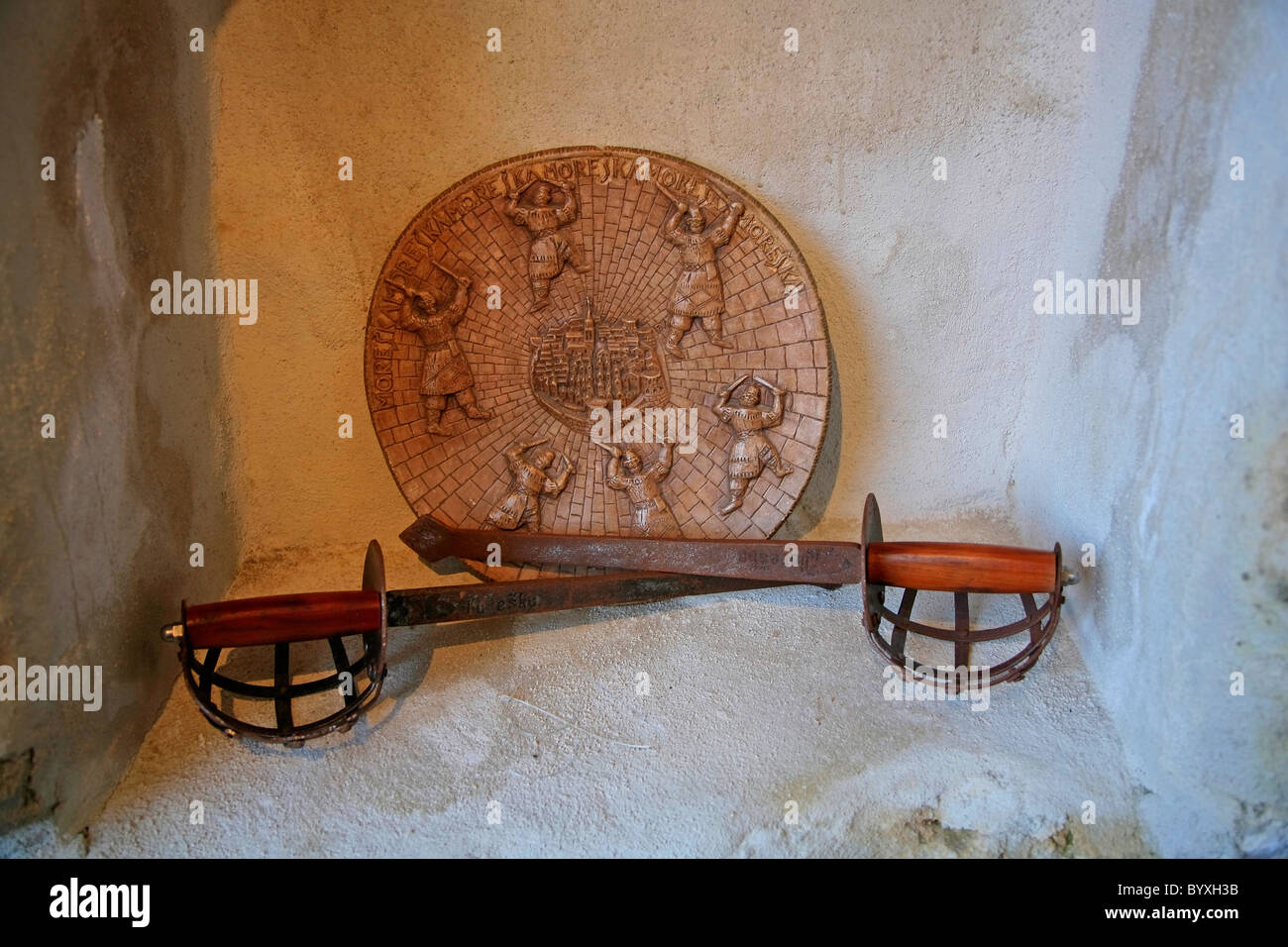 Schwerter in Revelin Turm in Korcula, Kroatien Stockfoto