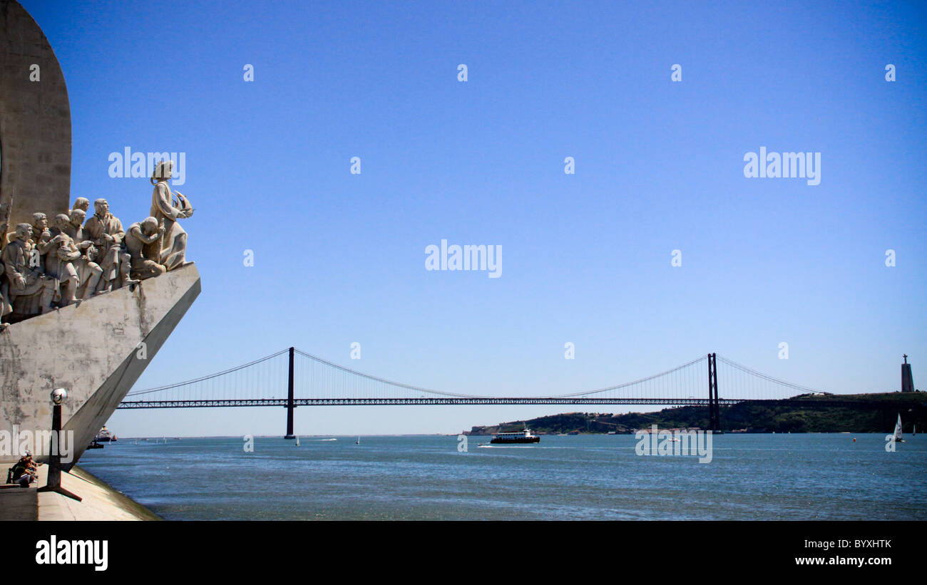 Vasco da Gama Bridge und Denkmal der Entdeckungen, Lissabon, Portugal Stockfoto