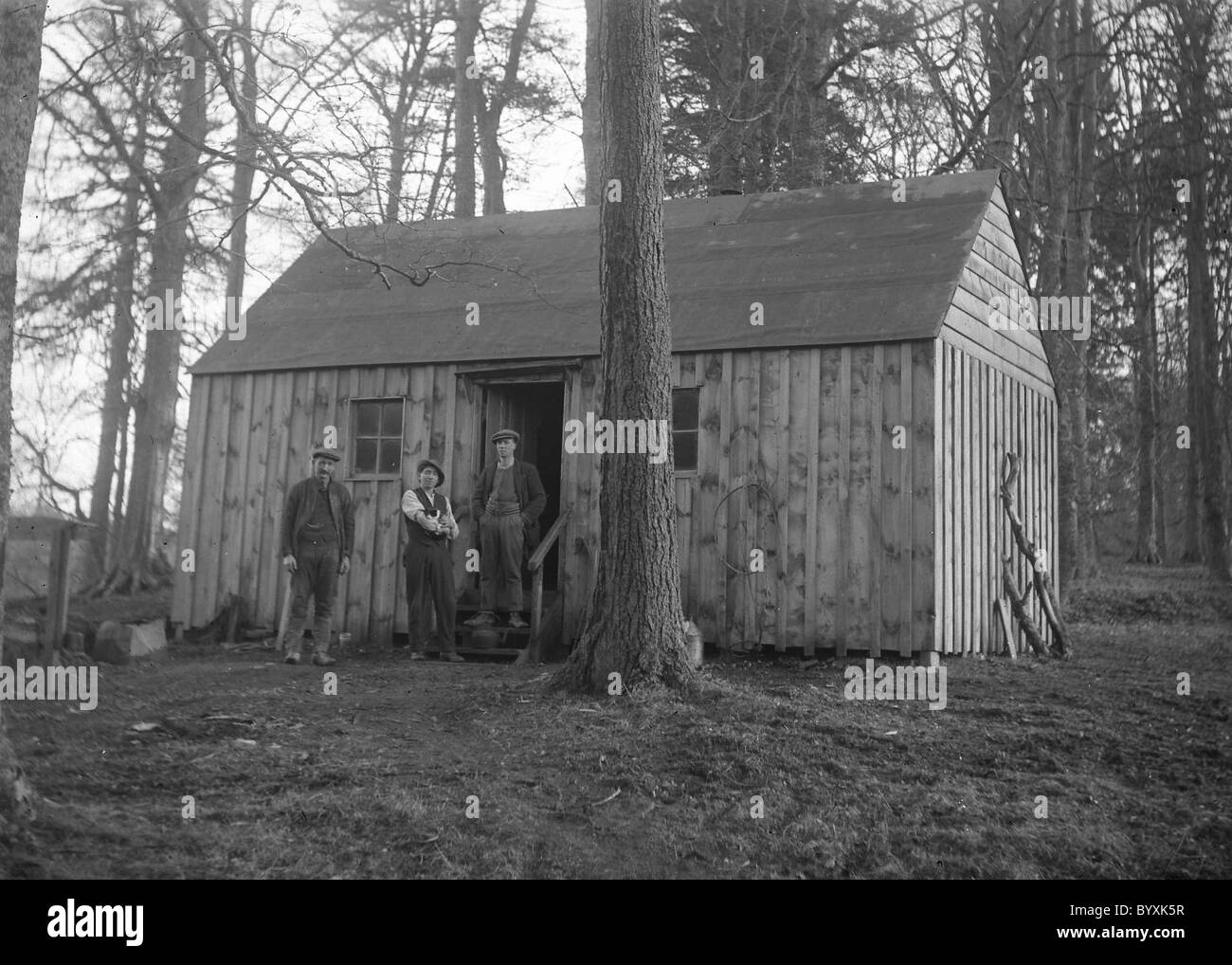 Sägewerk Arbeitnehmer außerhalb wohnen wohnen auf Zeit Hütte 1914-1918 Stockfoto