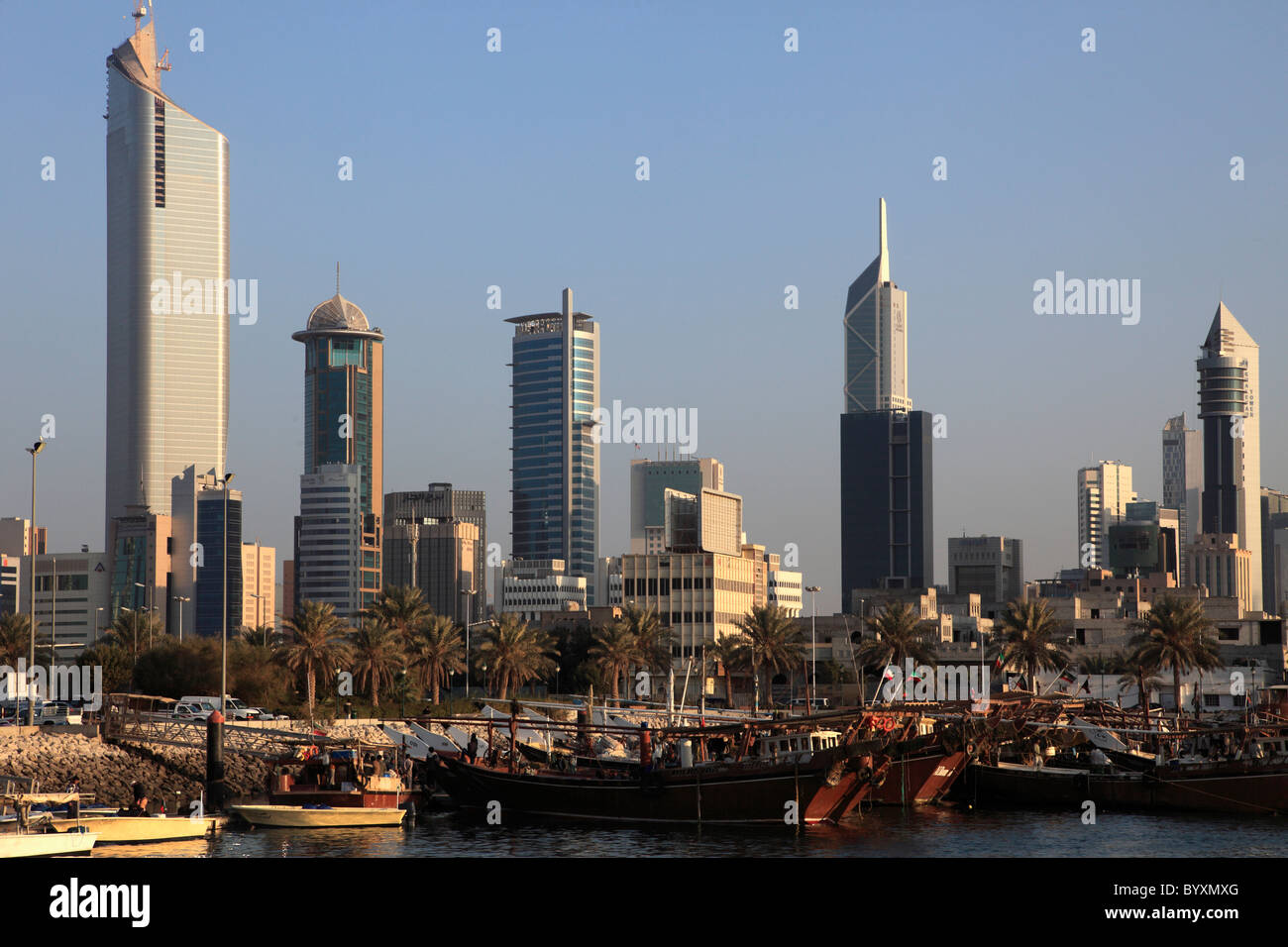 Kuwait, Kuwait-Stadt, Skyline, Fischerboote, Gesamtansicht, Stockfoto