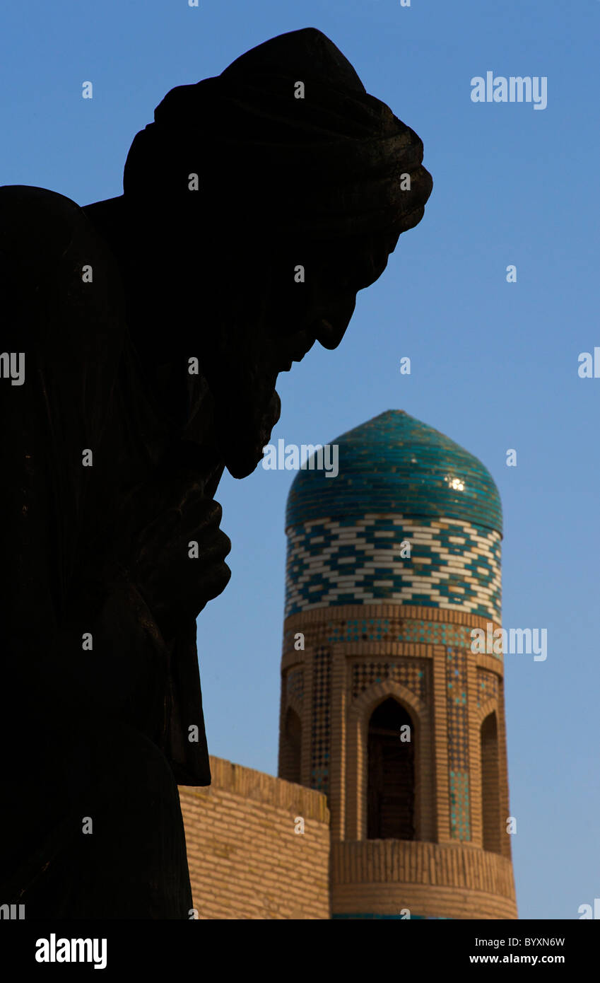 Statue von Al Khorezmi, Chiwa, alte Chiwa, Usbekistan. Muhammad ibn Musa al Khwarizmi Stockfoto