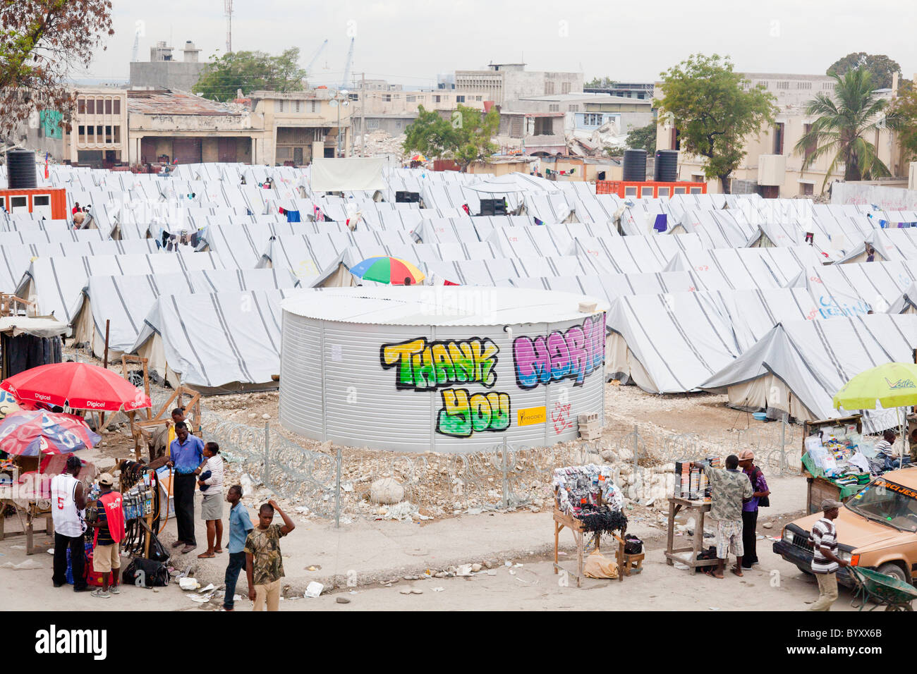 ein Blick auf die Zelte als Notunterkünfte für intern Vertriebene nach dem Erdbeben; Port-au-Prince, haiti Stockfoto