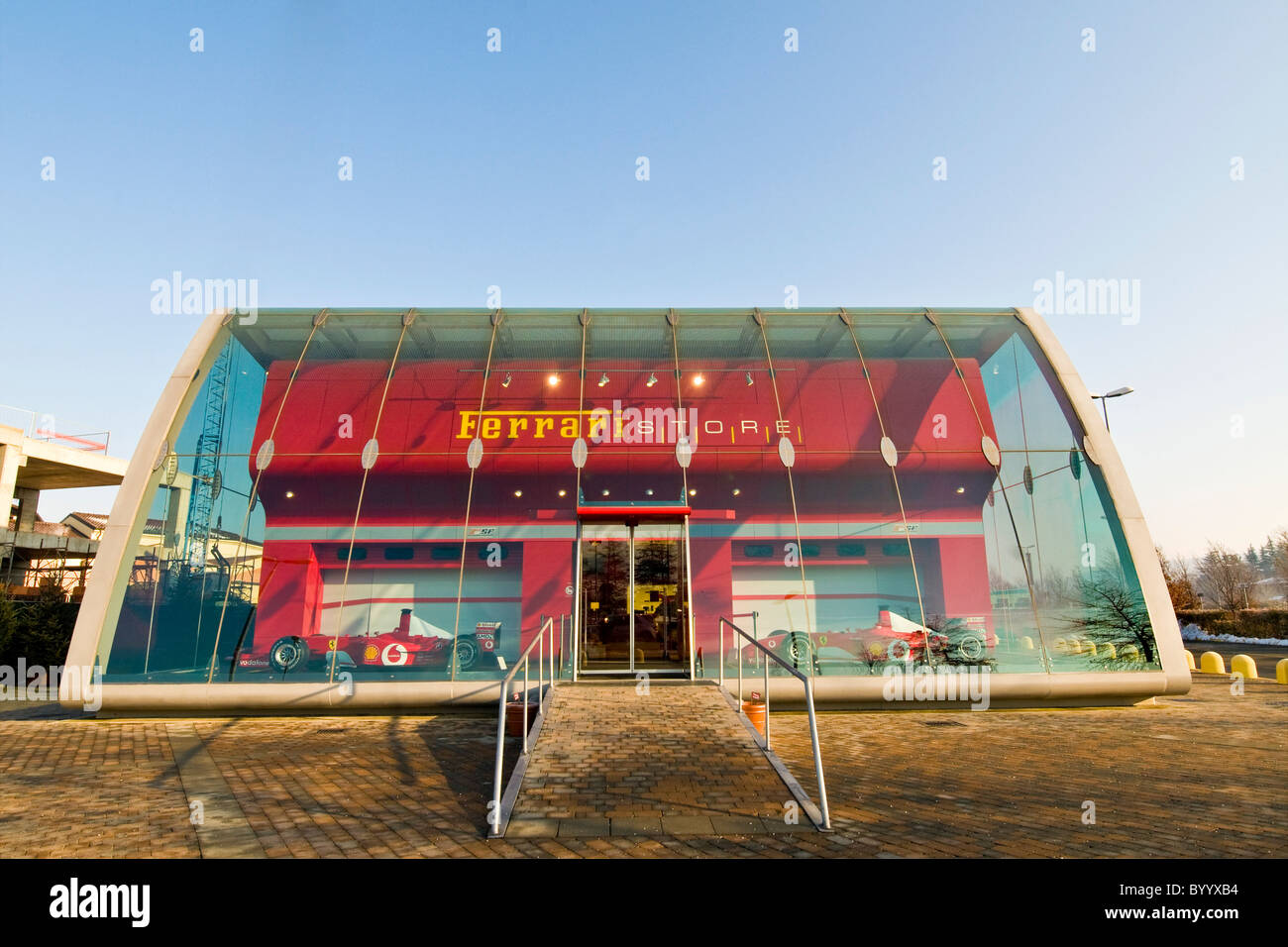 Ferrari store, Designer Outlet Serravalle Scrivia, Provinz Alessandria, Italien Stockfoto