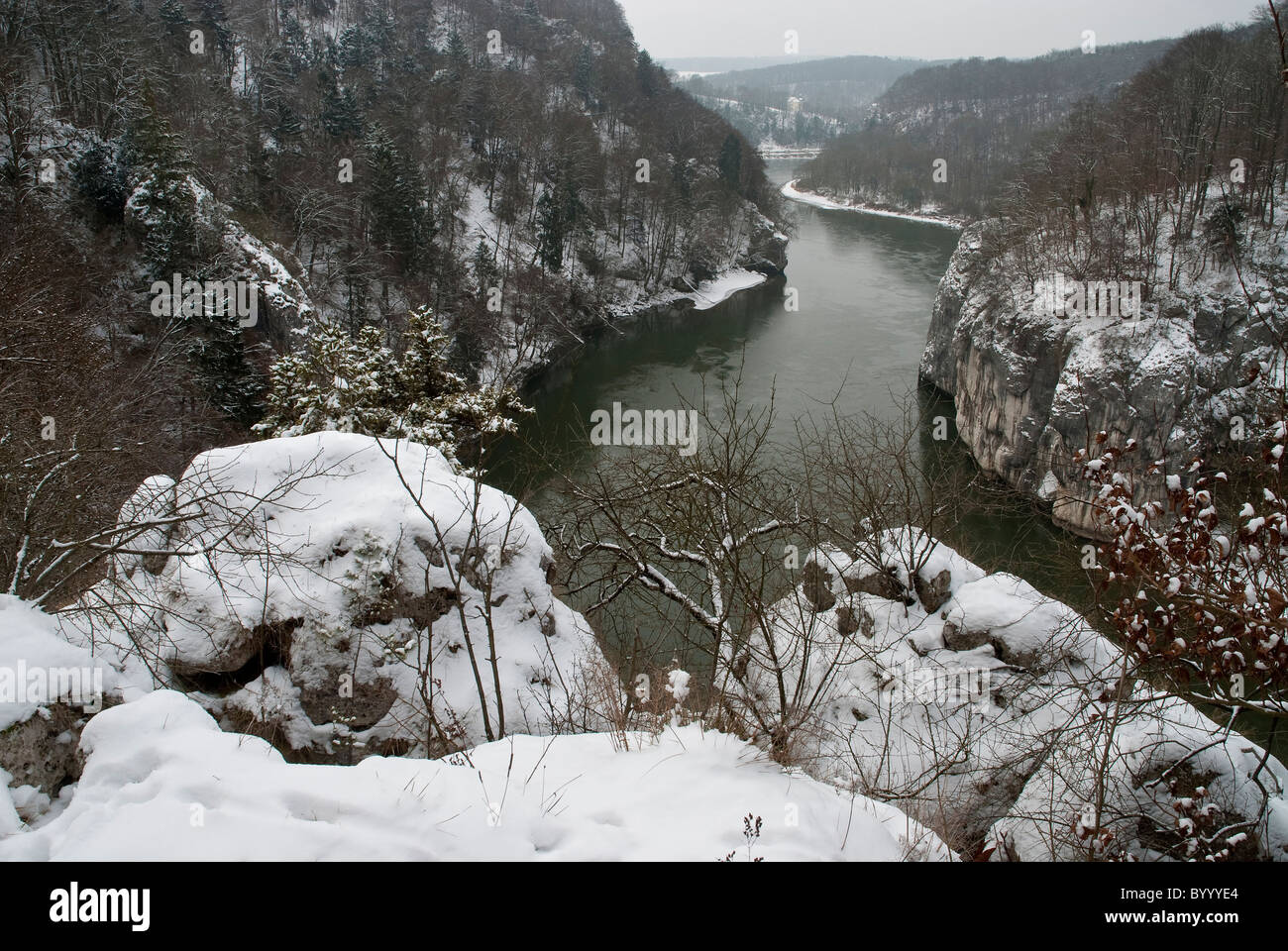 Die Donau bei Weltenburg Narrows in Winter, Bayern, Deutschland. Stockfoto