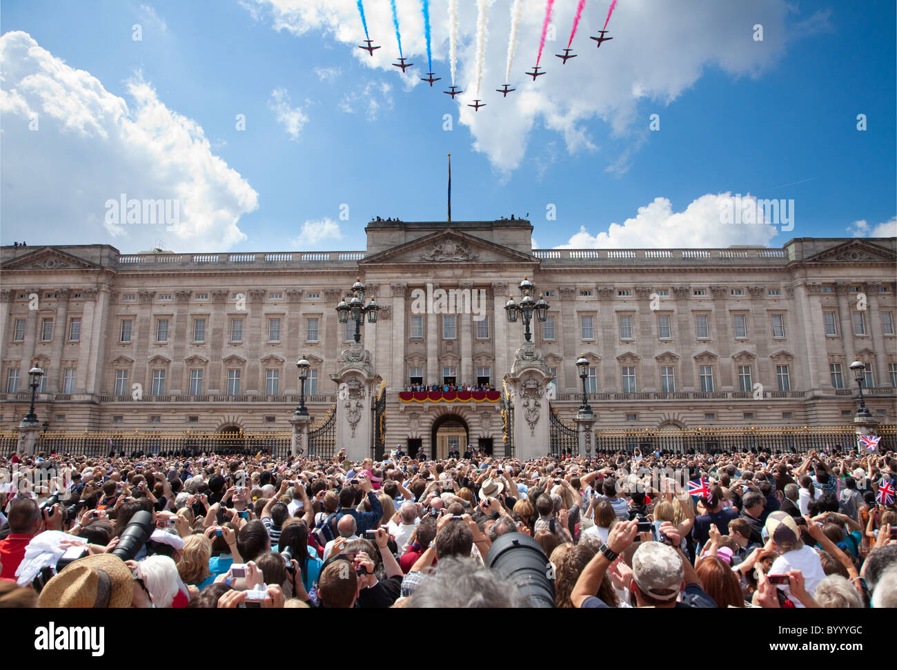 Red Arrows Durchflug Buckingham Palace Stockfoto