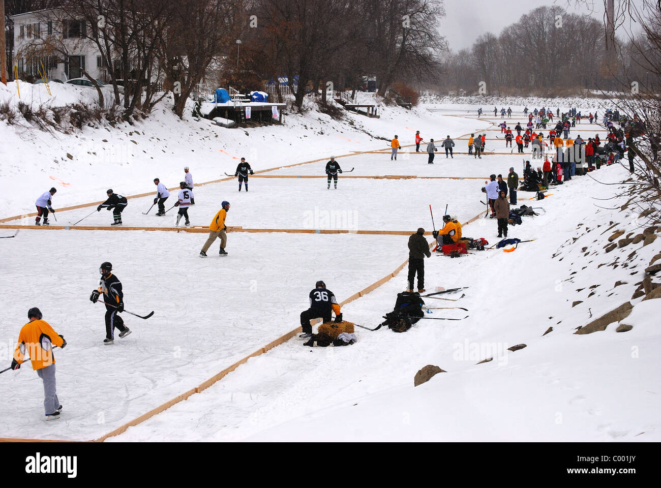 Teich-Hockey-Bahnen am Erie-Kanal in Fairport, New York Stockfoto