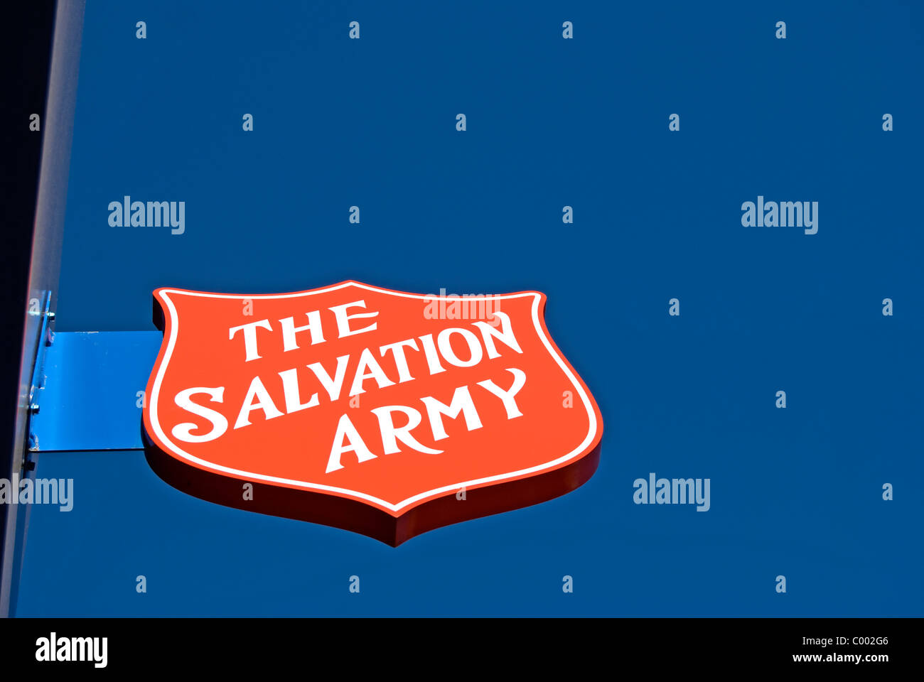Heilsarmee zu unterzeichnen, in der Form des Schildes außerhalb ein Zweig von der Armee-Charity-Shop im neuen Malden, Surrey, england Stockfoto