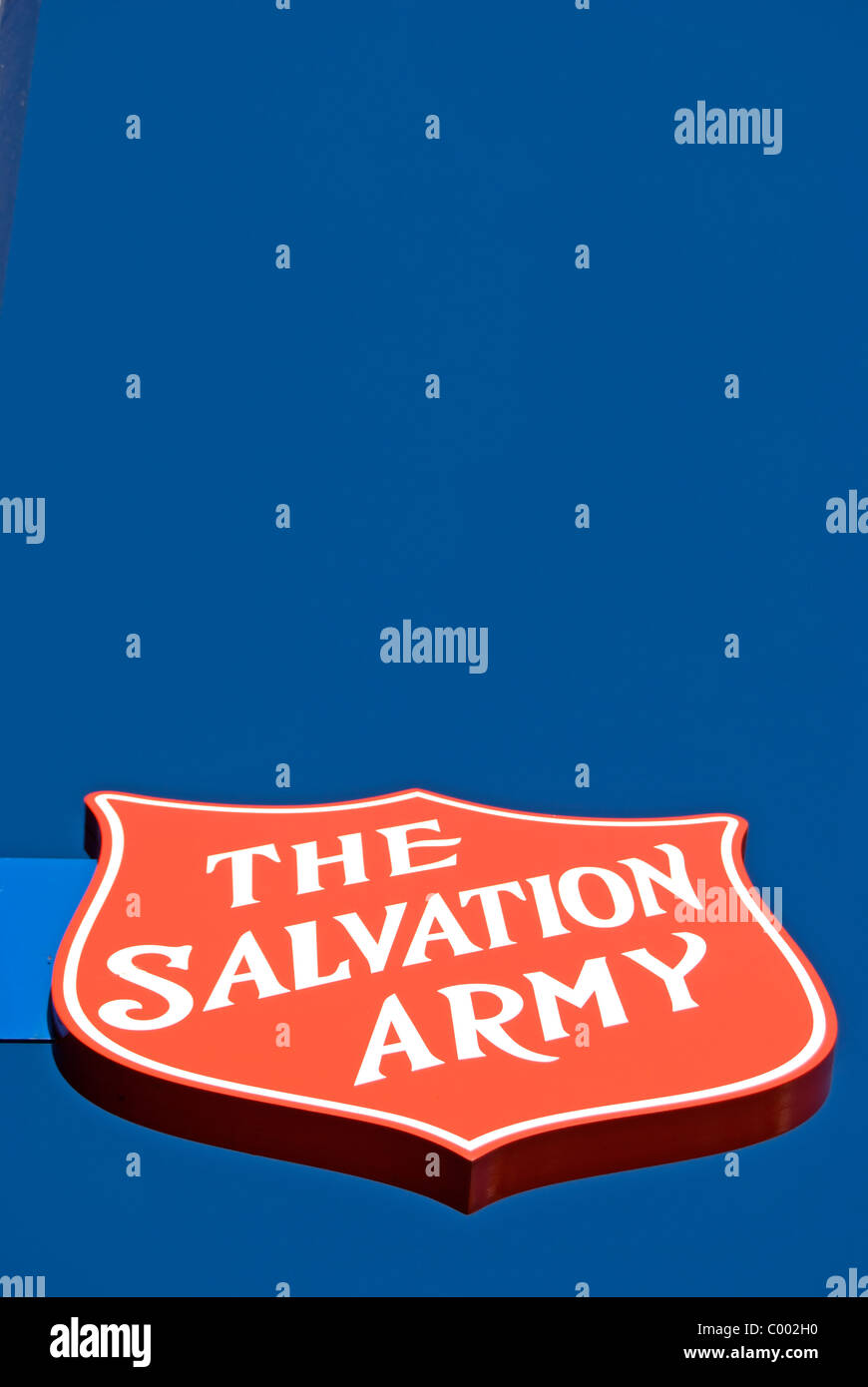 Heilsarmee zu unterzeichnen, in der Form des Schildes außerhalb ein Zweig von der Armee-Charity-Shop im neuen Malden, Surrey, england Stockfoto