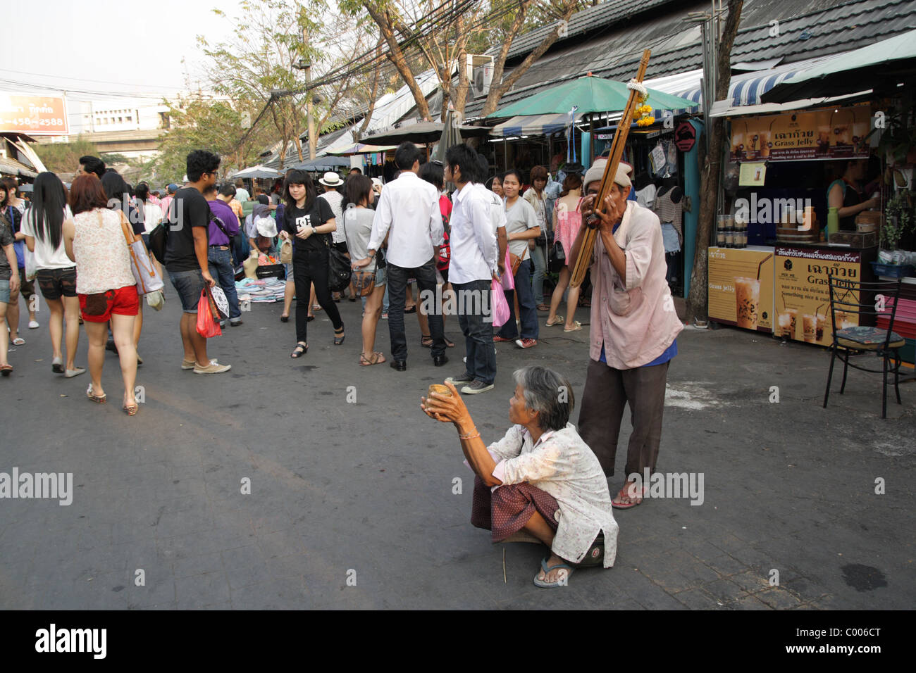 Alte Musiker am Chatuchak-Markt Stockfoto