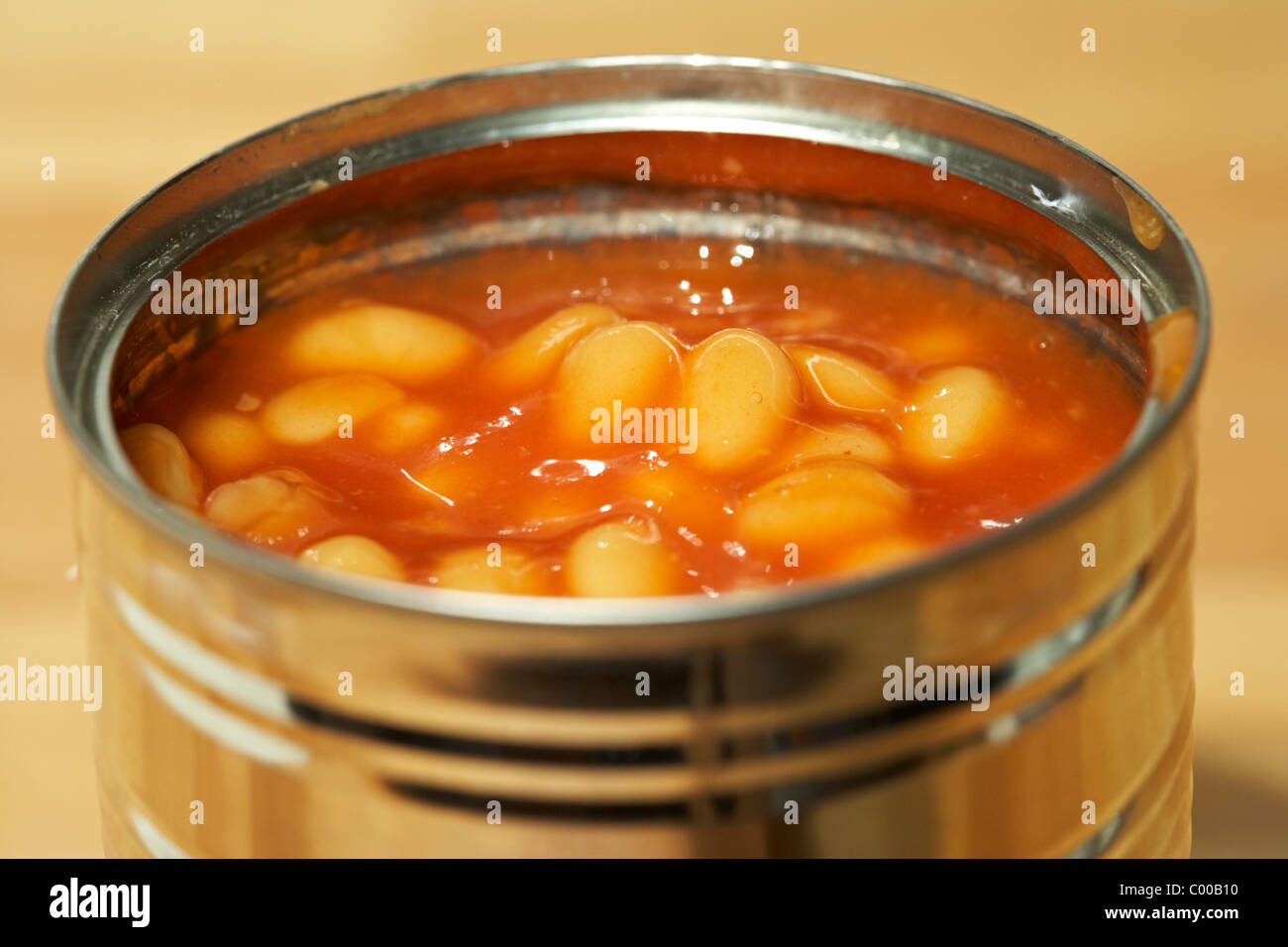 geöffnet Dose gebackene Bohnen in Tomatensauce Stockfoto