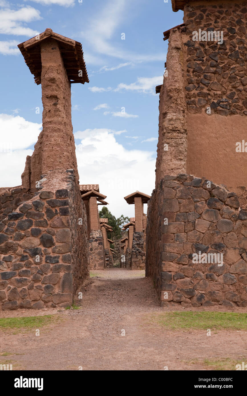 Die alten Inka Tempel Wiracocha bei Raqchi, Peru, Südamerika. Stockfoto