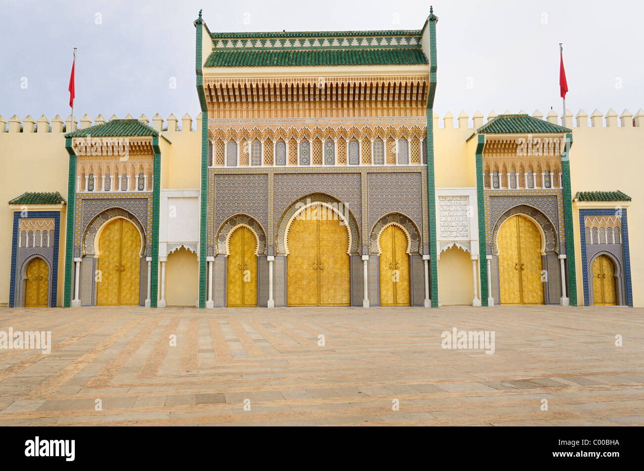 Dar El Makhzen Königspalast vom Ort des Alawiden mit Messing-Türen in Fes el Jadid Fes Marokko Stockfoto