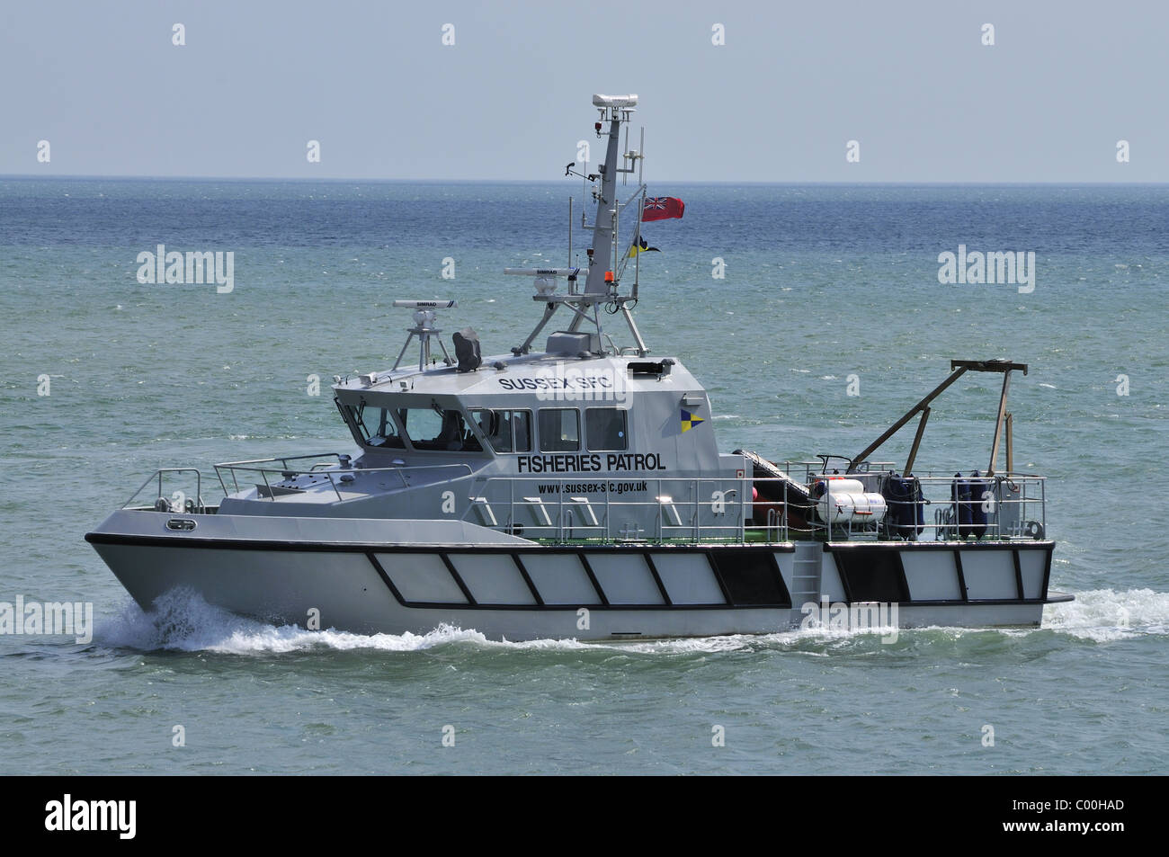 Fischerei Patrouille Schiff betreten Port Meer Stockfoto
