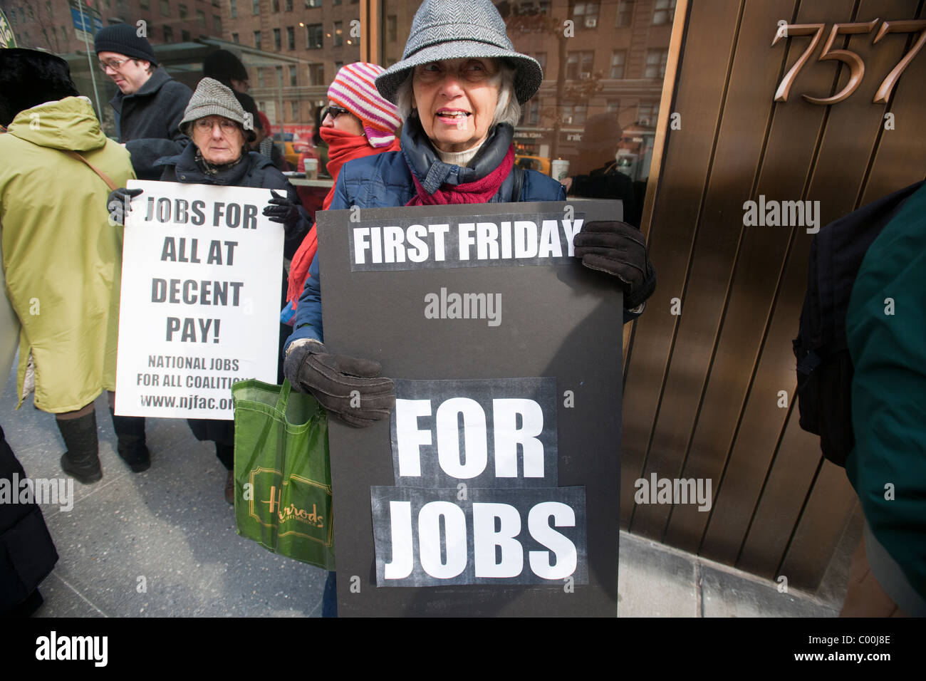 Protest für die Schaffung von Arbeitsplätzen durch die Regierung und die Ausweitung der Leistungen bei Arbeitslosigkeit Stockfoto