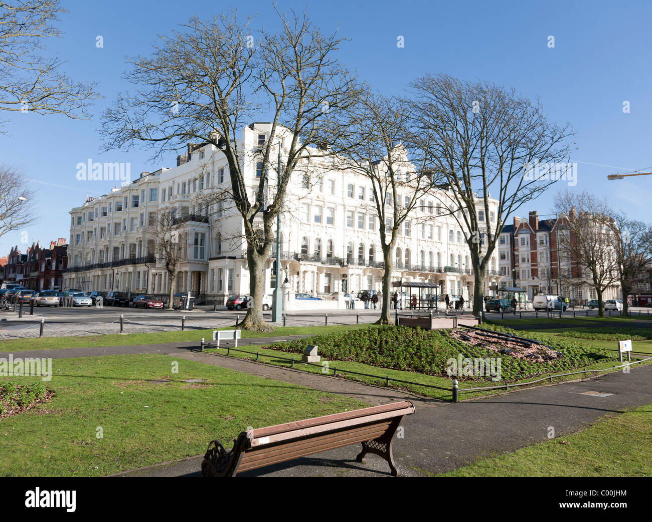 Feine viktorianische Architektur, die Blumenuhr im Winter auf Palmeira Platz, Hove Stockfoto