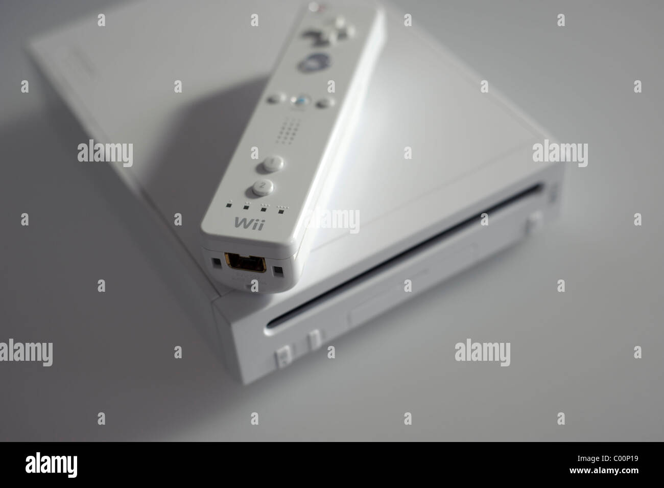 Selektiven Fokus Schuss eine Nintendo Wii Spielkonsole mit Wiimote wireless-controller Stockfoto