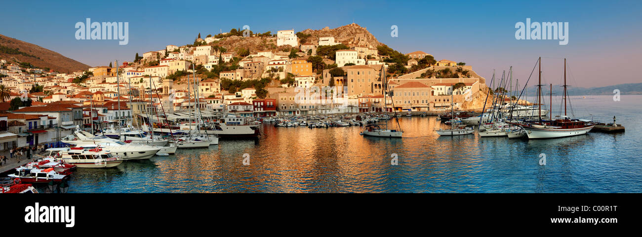 Pschnarchamische Ansicht des historischen Hafens von Hydra, griechische Saronische Inseln Stockfoto