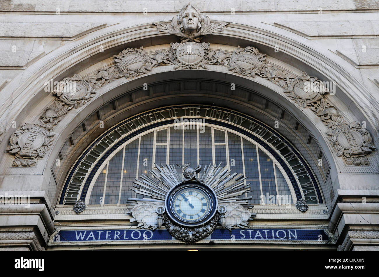Waterloo Station Eingang Detail, London, England, UK Stockfoto