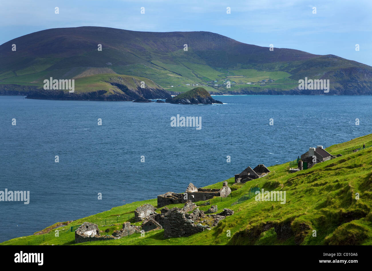Evakuierten Häuser auf Great Blasket Island, den Blasket Inseln vor Slea Head auf der Halbinsel Dingle, County Kerry, Irland Stockfoto