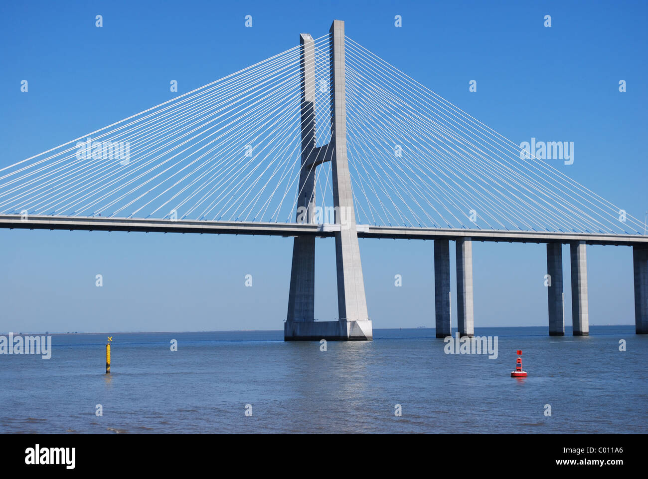 Vasco da Gama Bridge in Lissabon, Portugal Stockfoto