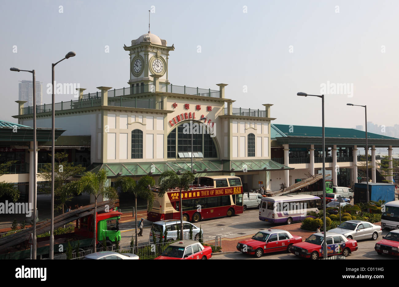 Central Pier Fährhafen in Hong Kong. Foto aufgenommen am 26. November 2010 Stockfoto