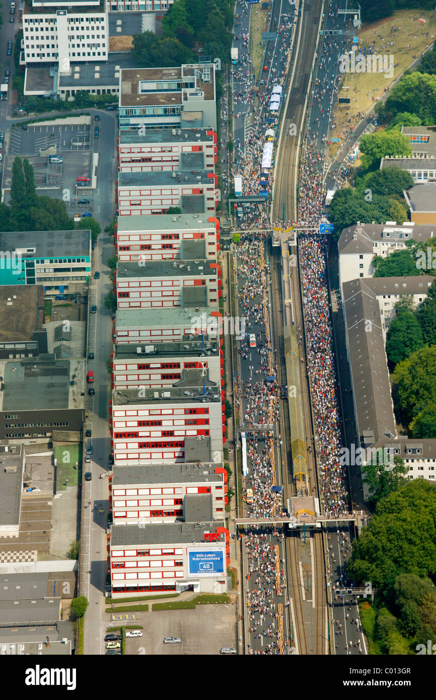 Luftaufnahme, Ruhr. 2010-Aktion Still-Leben auf der A 40, Essen, Ruhrgebiet, Nordrhein-Westfalen, Deutschland, Europa Stockfoto