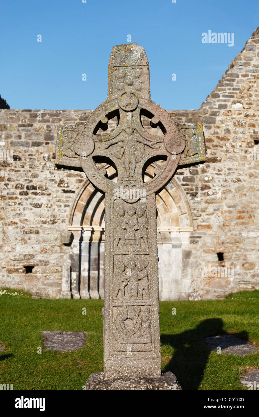 Kopie des Kreuzes der Heiligen Schrift, ein hohes Kreuz im Kloster Clonmacnoise, County Offaly, Leinster, Irland, Europa Stockfoto