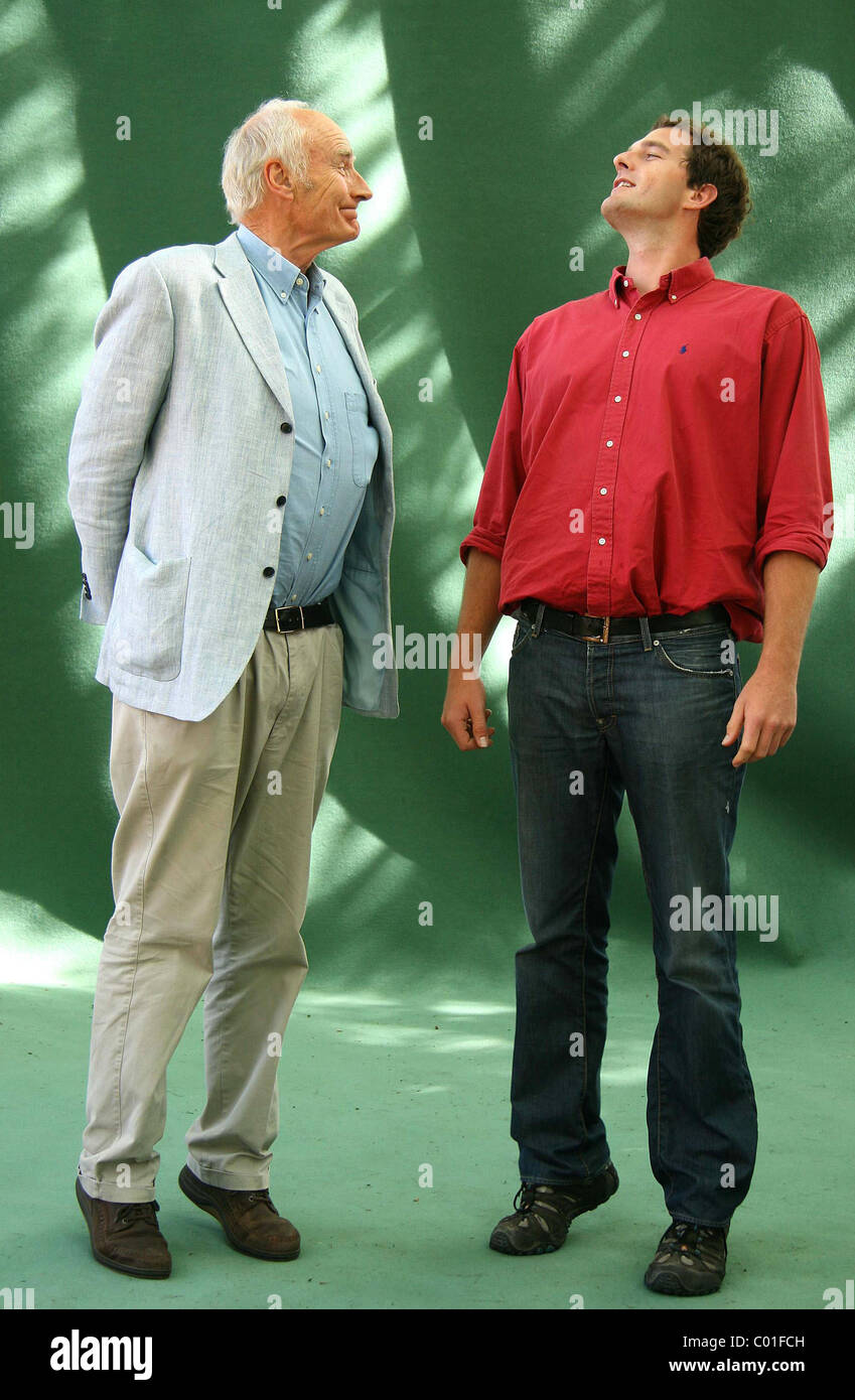 Dan Snow und Vater Peter Schnee Sender und Autor Dan Snow besucht Edinburgh Book Festival zur Förderung seines neuen Buches "die Stockfoto