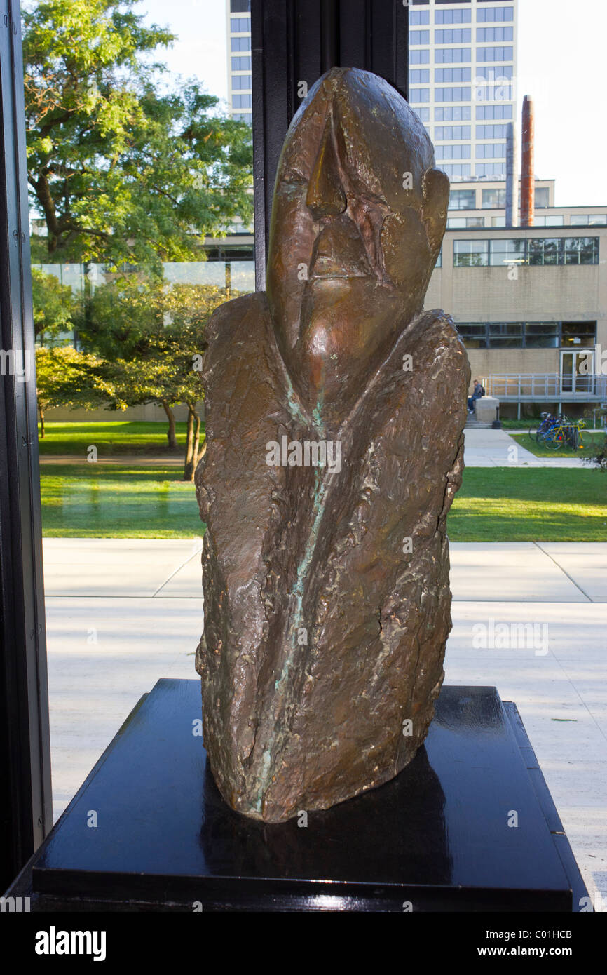 Bronze-Büste von Mies van der Rohe, S. R. Crown Hall, Hochschule für Architektur, Illinois Institute of Technology, Chicago, USA Stockfoto