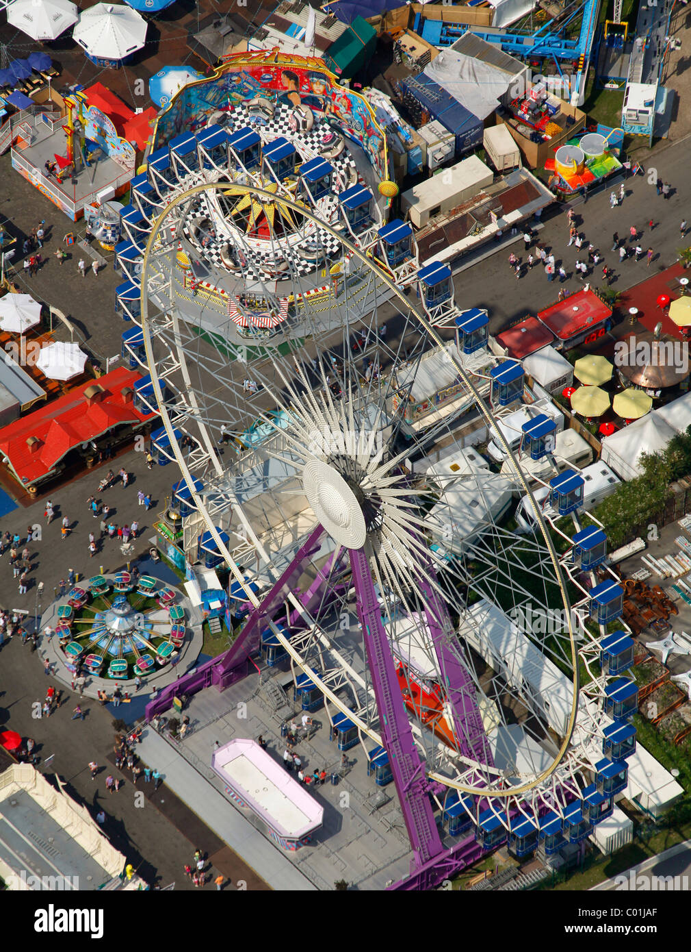 Luftbild, Cranger Kirmes Karussells, Riesenrad, Herne, Ruhrgebiet, Nordrhein-Westfalen, Deutschland, Europa Stockfoto