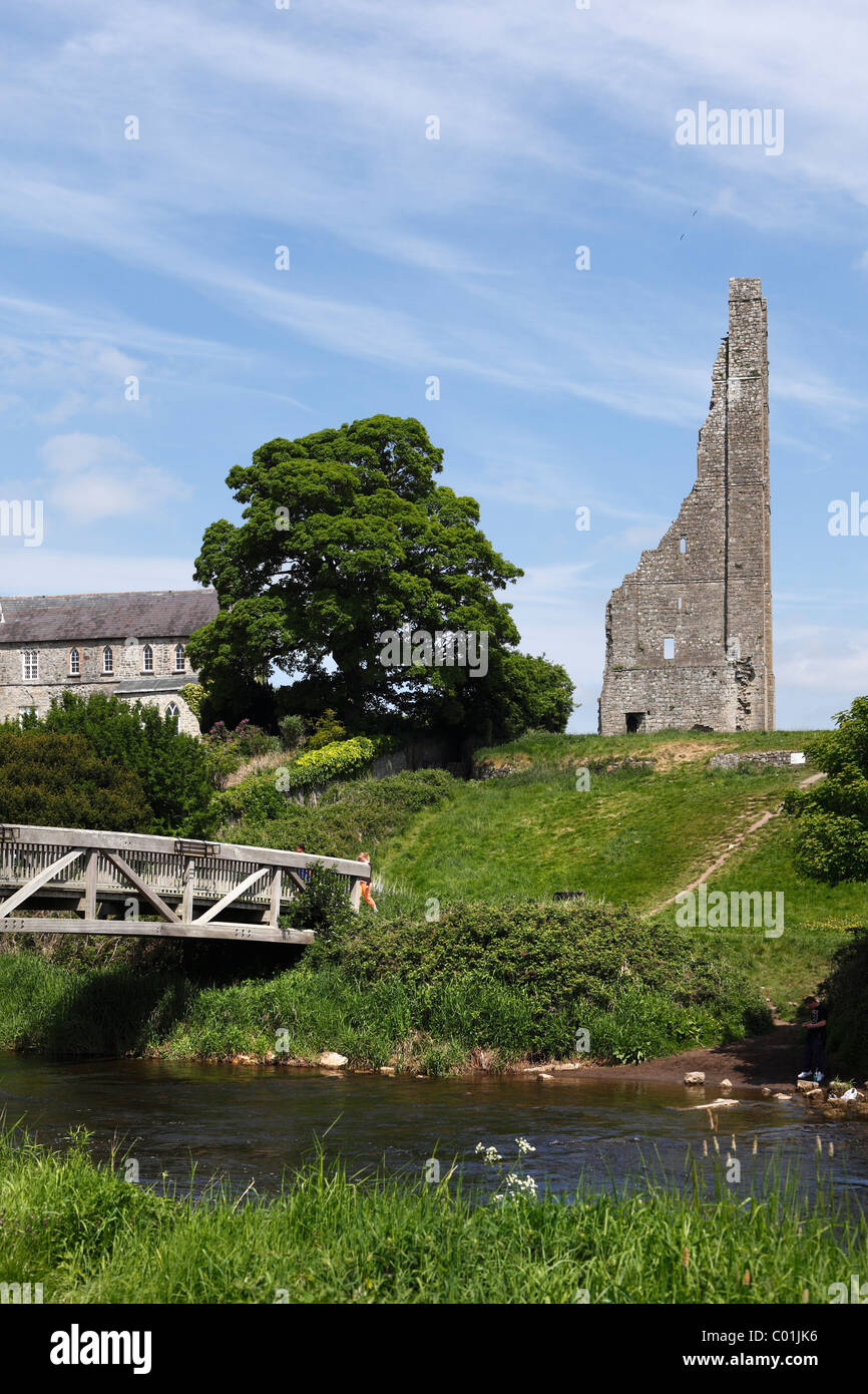 Gelb, Kirchturm, Fluss Boyne, Trim, County Meath, Leinster, Irland, Europa Stockfoto