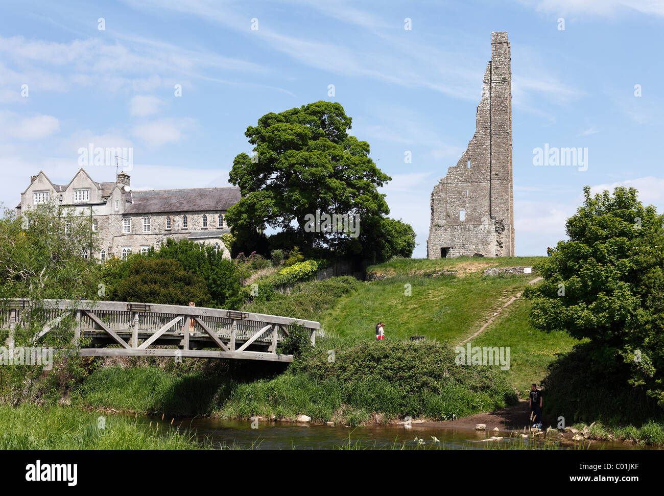 Gelb, Kirchturm, Fluss Boyne, Trim, County Meath, Leinster, Irland, Europa Stockfoto