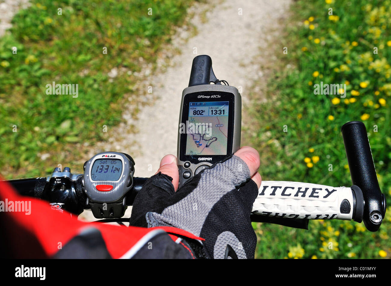 Mountainbiker mit einem GPS-Gerät am Lenker, Reit Im Winkl, Bayern, Deutschland, Europa Stockfoto