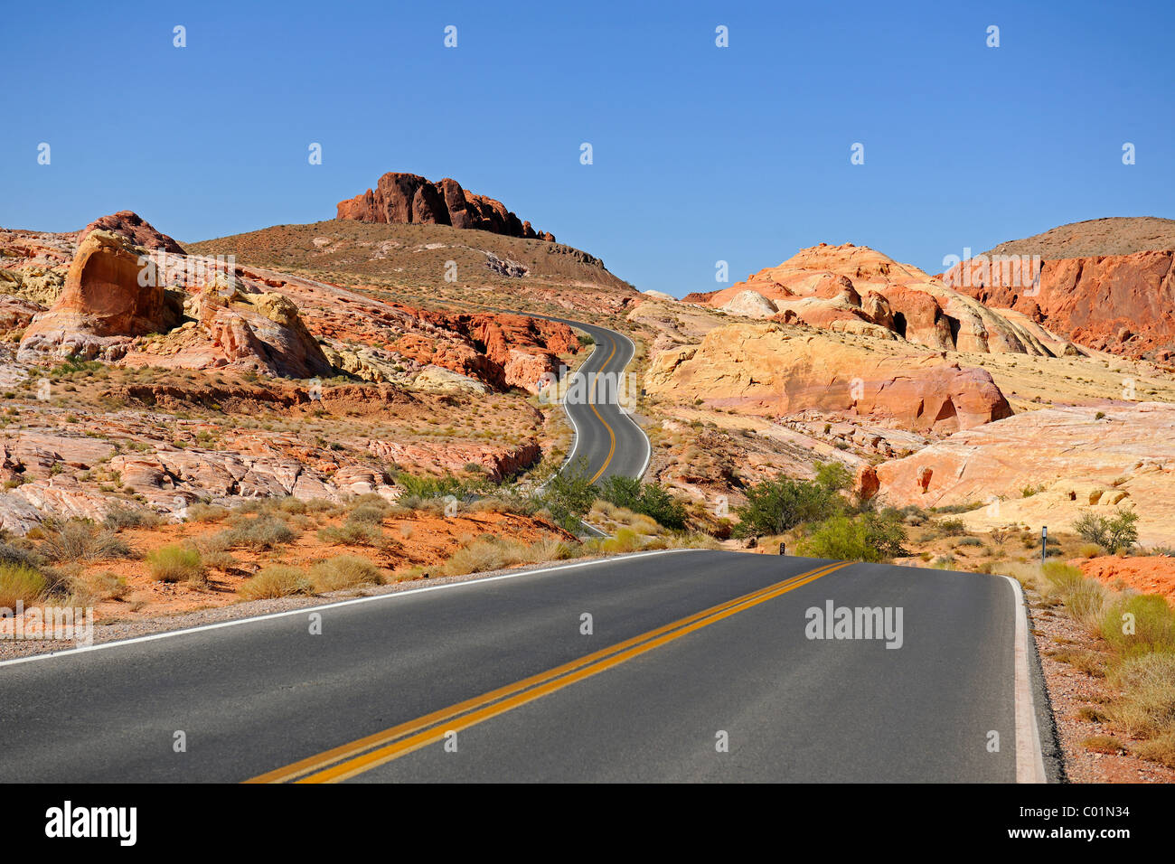 Straße durch das Tal des Feuers Staatspark, Nevada, USA, Nordamerika Stockfoto