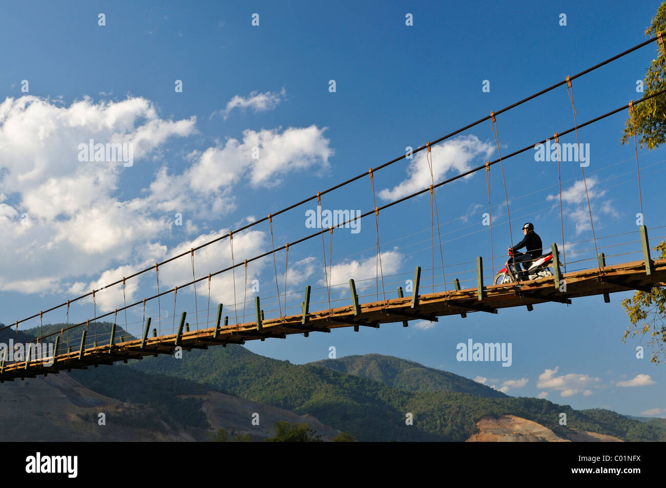 Hängebrücke in Mai Chau Tal, Vietnam, Asien Stockfoto