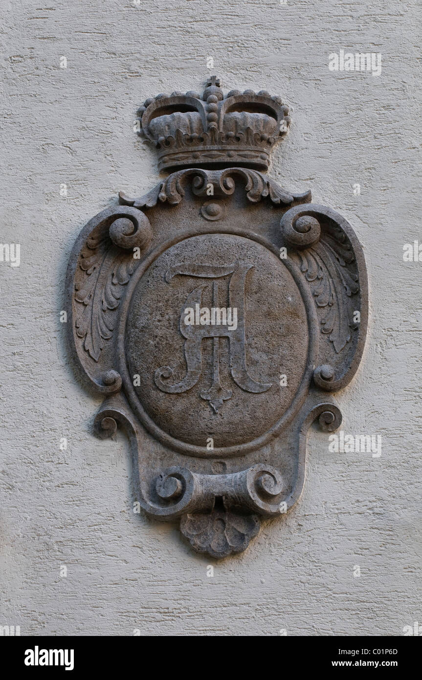 Wappen von Thurn und Taxis mit Initialen, Hof St. Emmeran, UNESCO-Weltkulturerbe, Regensburg, Oberpfalz Stockfoto